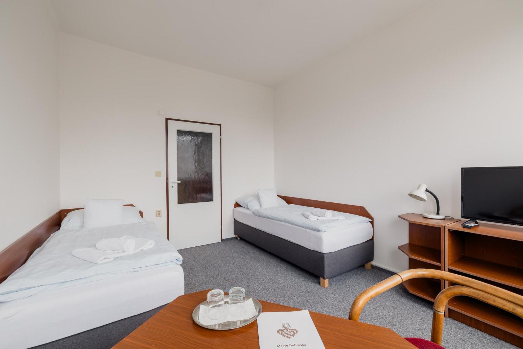 Hotel Dobruška エクステリア 写真