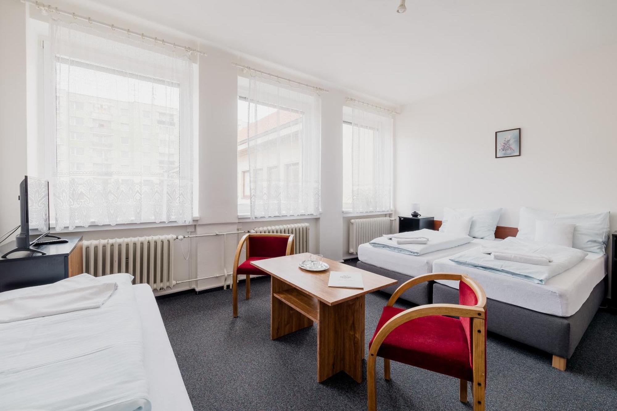 Hotel Dobruška エクステリア 写真