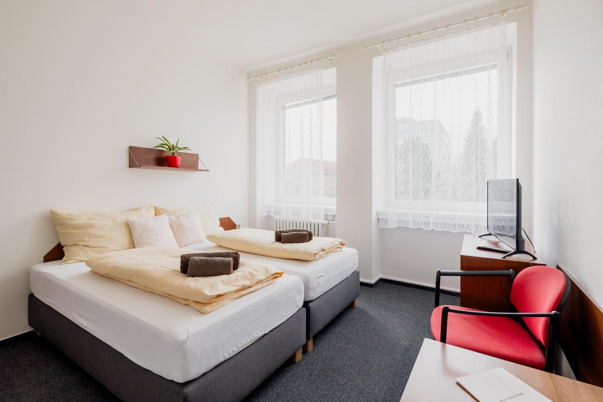 Hotel Dobruška エクステリア 写真