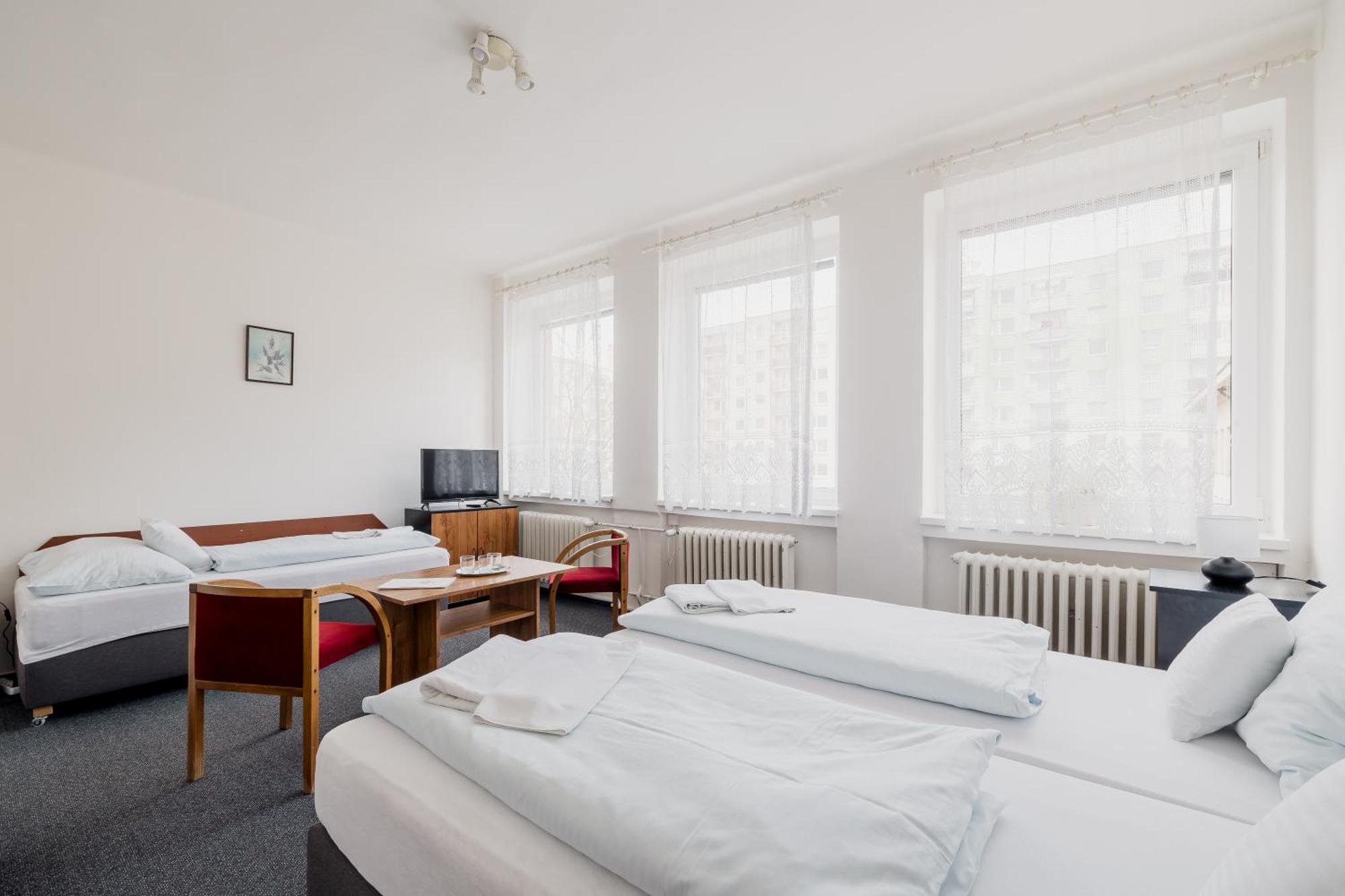 Hotel Dobruška エクステリア 写真