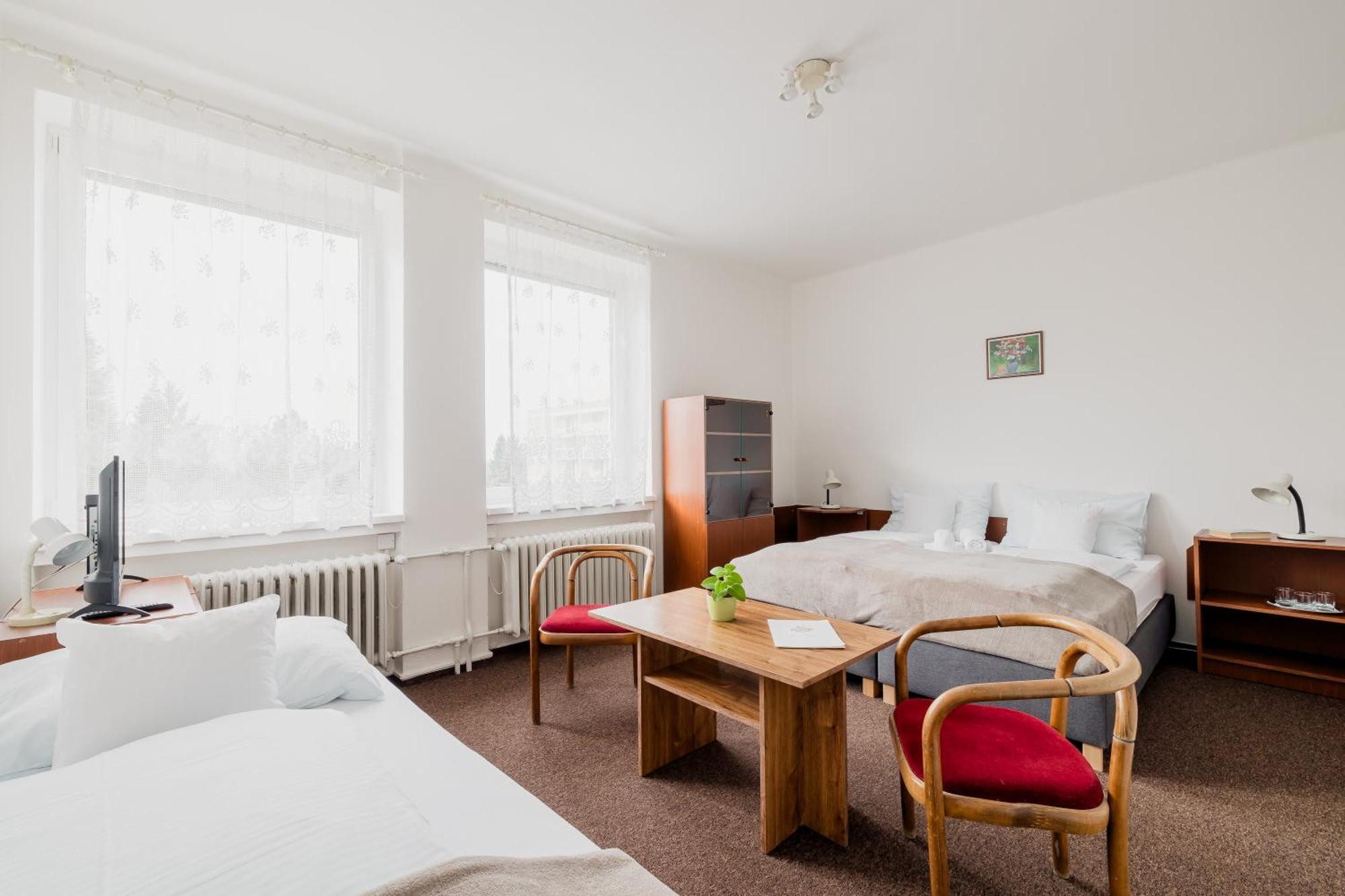 Hotel Dobruška エクステリア 写真